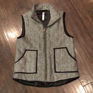 Black & white vest size M